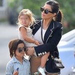 Kourtney Penelope e Mason 150x150 Il clan Kardashian in bianco per Pasqua