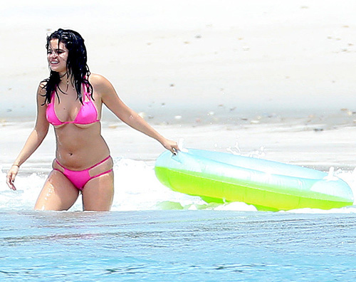 Slena Gomez bikini Prova costume anche per Selena Gomez