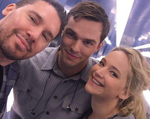 Jennifer Lawrence e Nicolas Hoult Jennifer Lawrence e Nicolas Hoult insieme sul set di X Men