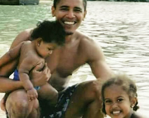 Barack Obama Michelle Obama e le sue figlie tonano negli USA