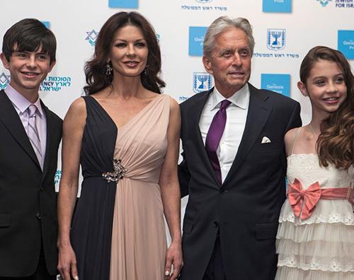 Catherine Zeta Jones e Michael Douglas 2 Catherine Zeta  Jones e Michael Douglas con i figli a Gerusalemme