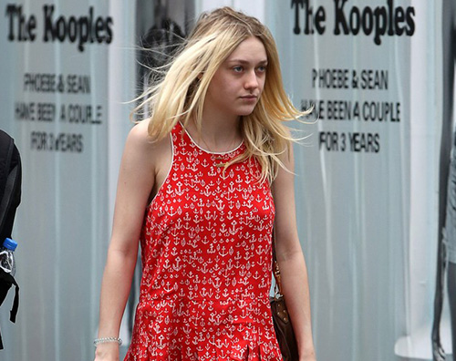 DakotaFanninf Dakota Fanning è una marinaretta a New York