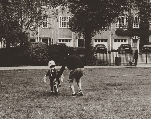 David e Harper David Beckham insegna ad Harper ad andare in bicicletta