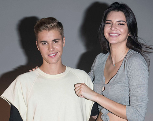 Justin Kendall Justin Bieber mostra gli addominali ad Hong Kong