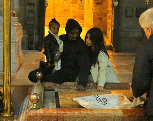 Kim kanye north Kim Kardashian: il battesimo a Gerusalemme di North su Instagram
