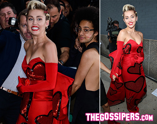 Miley Cyrus Miley Cyrus all amfAR con un ragazzo agender