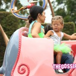 KourtneyePenelope 150x150 Compleanno a Disneyland (anche) per Penelope Disick