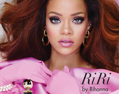 Rihanna3 Rihanna in rosa per il suo nuovo profumo