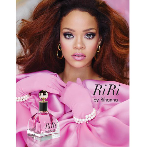 riri Rihanna in rosa per il suo nuovo profumo