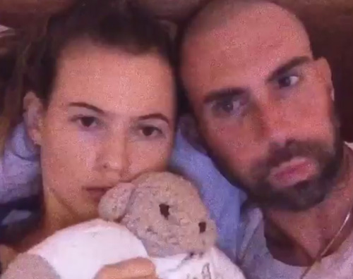 Adam Levine Behati Prinsloo Behati Prinsloo e Adam Levine aspettano un bambino