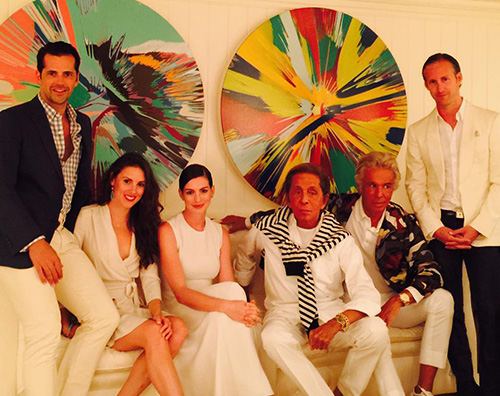 Anne 2 Anne Hathaway a Ibiza con Adam e Valentino