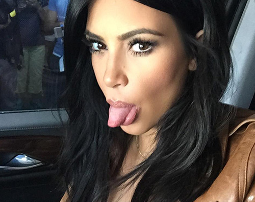 Kim Kardashian1 Kim Kardashian: selfie sexy per i 42Milioni di follower