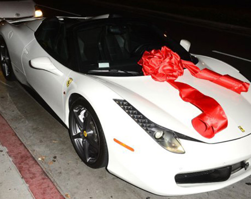 Kylie Ferrari Tyga, una Ferrari per i 18 anni di Kylie Jenner