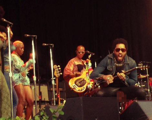 Lenny Kravitz Lenny Kravitz, incidente a luci rosse sul palco di Stoccolma