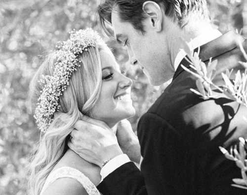 Ashley Ashley Tisdale e Christopher French festeggiano lanniversario sui social