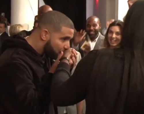 Drake Kiss Selena Williams Serena Williams è una modella per la NYFW