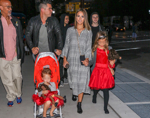 Jessica Alba1 Jessica Alba a New York con la sua famiglia