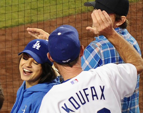 Mila e Ashton 4 Mila e Ashton innamorati allo stadio