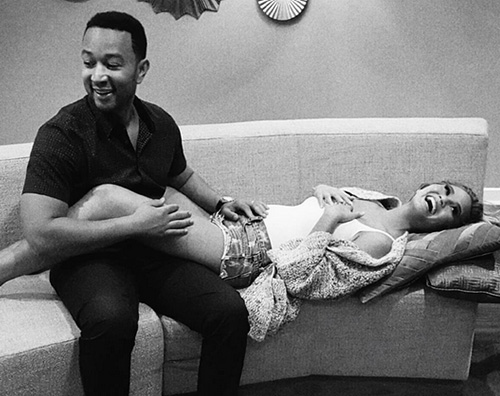 Chrissy Teigen John Legend John Legend e Chrissy Teigen aspettano il primo figlio