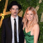 SiennaMiller e TomSturridge 150x150 2015: a Hollywood scoppiano le coppie