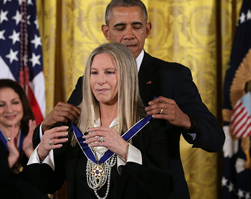 Barbara Streisand Barbara Streisand e Steven Spielberg premiati da Obama