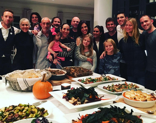 Gwyneth Paltrow Chris Martin Gwyneth Paltrow e Chris Martin hanno trascorso insieme il Thankgiving