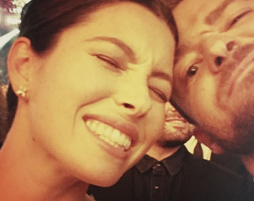 Selfie Jessica Biel Justin Timberlaka  Justin Timberlake ospite d onore ai CMAs 2015