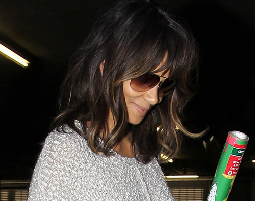 Halle Berry Halle Berry, shopping da sola per Natale