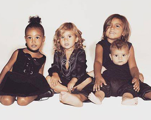 Kardashian I bambini protagonisti della card natalizia dei Kardashian