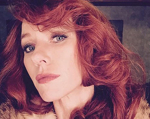 Nami Watts cambia look e si fa rossa
