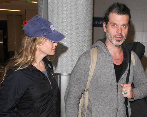 Renee Zellweger Doyle Bramhall Renee Zellweger al LAX con Doyle