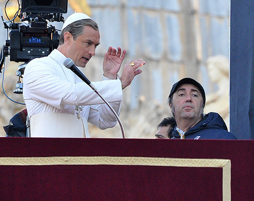 Jude Law 2 Jude Law è diventato papa sul set