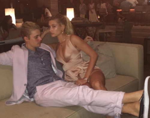 Justin Heiley Justin Bieber bacia Hailey Baldwin a St. Barts