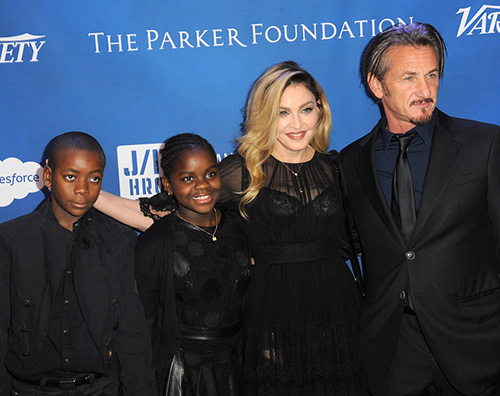 MadonnaSeanPenn Madonna e Sean Penn insieme alla serata di gala per Haiti