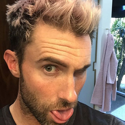 Adam Levine 2 Capelli rosa per Adam Levine