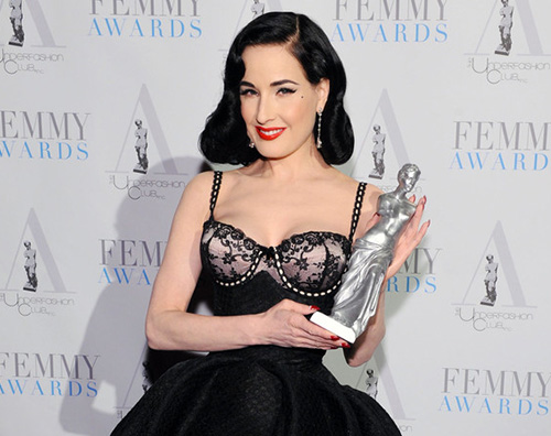 Dita Von Teese 2 Dita Von Teese premiata ai Femmy Awards 2016