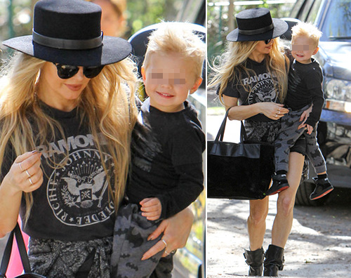 Fergie Fergie, passeggiata mamma figlio con Axl