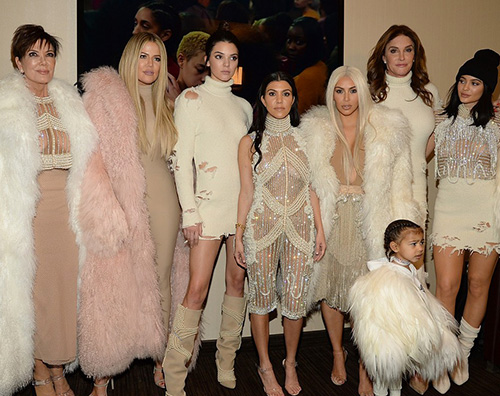 Karashian Clan Il clan Kardashian  Jenner alla sfilata di Kanye West