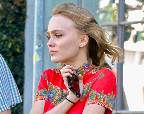 Lily Rose Depp 2 Lily Rose Depp fa shopping con un amico