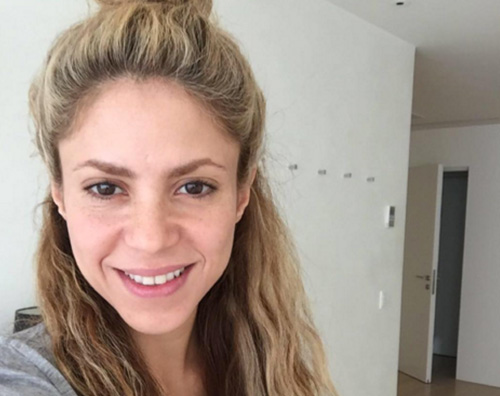 Shakira 2 Shakira compie 39 anni e festeggia al bowling