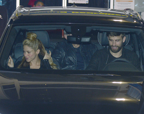 Shakira 3 Shakira compie 39 anni e festeggia al bowling