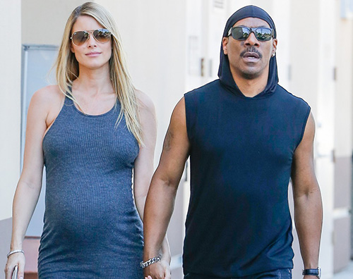 Eddie Murphy Eddie Murphy passeggia con Paige in attesa del nono figlio