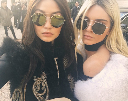 Gigi Hadid Kendall Jenner e Gigi Hadid, la bionda e la mora sulla passerella di Balmain