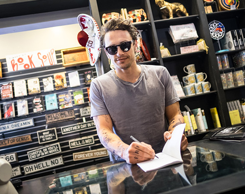 James Franco James Franco a West Hollywood per promuovere il suo libro