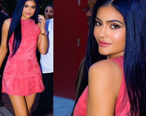 Kylie Jenner Kylie Jenner cambia look, capelli blu notte