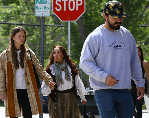 Miah Goth Shia LaBeouf Shia LaBeouf, Pasqua con fidanzata e suocera