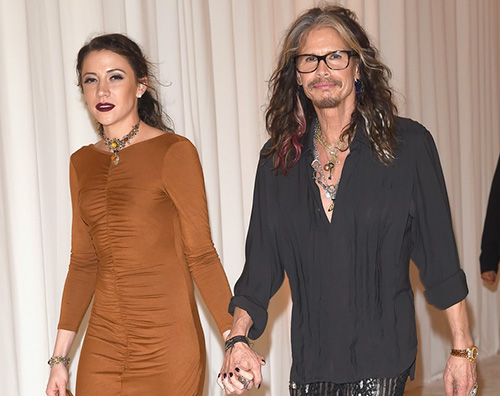 Steven Tyler Steven Tyler la sua compagna ha 39 anni meno di lui