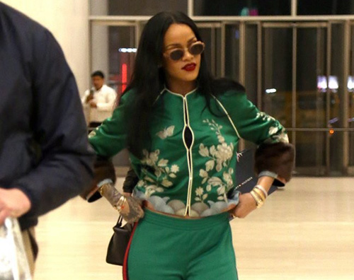 riHANNA 2 Rihanna, tuta floreale a New York