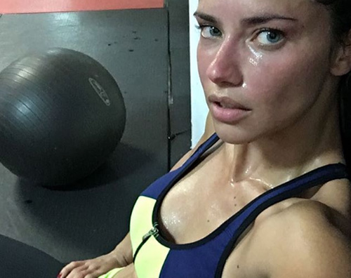 Adriana Lima Adriana Lima senza trucco e sudata su Instagram