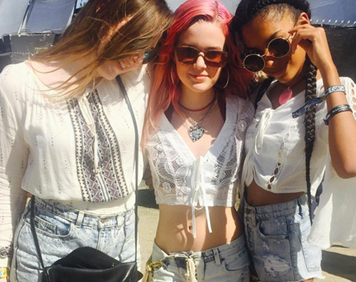 Ava Phillippe Ava Phillippe al Coachella con le amiche